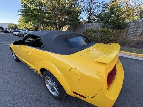 2005 Ford Mustang V6 Deluxe