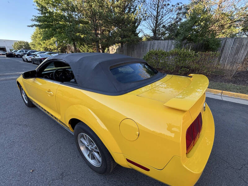 2005 Ford Mustang V6 Deluxe