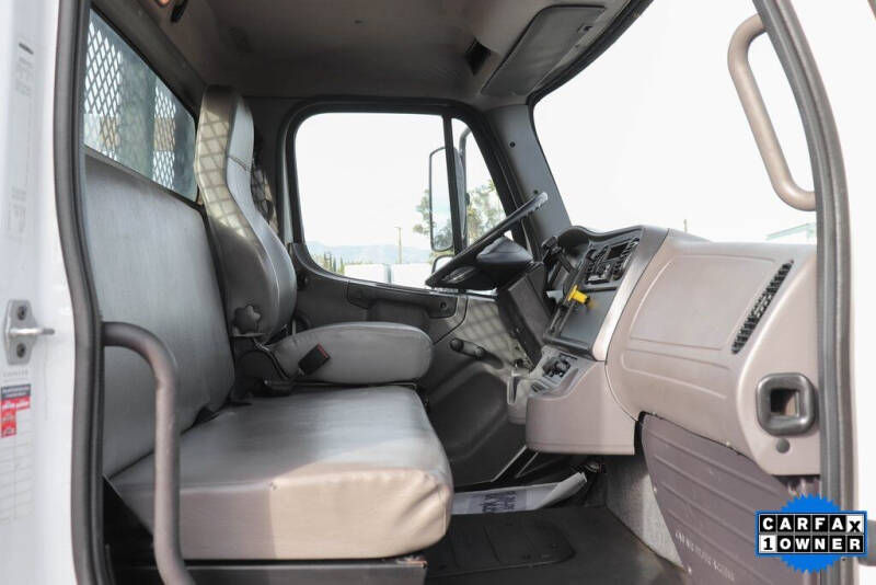 2019 Freightliner M2 106