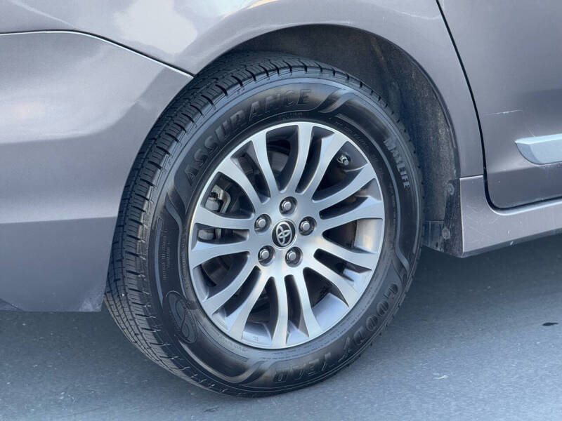2020 Toyota Sienna XLE 8-Passenger