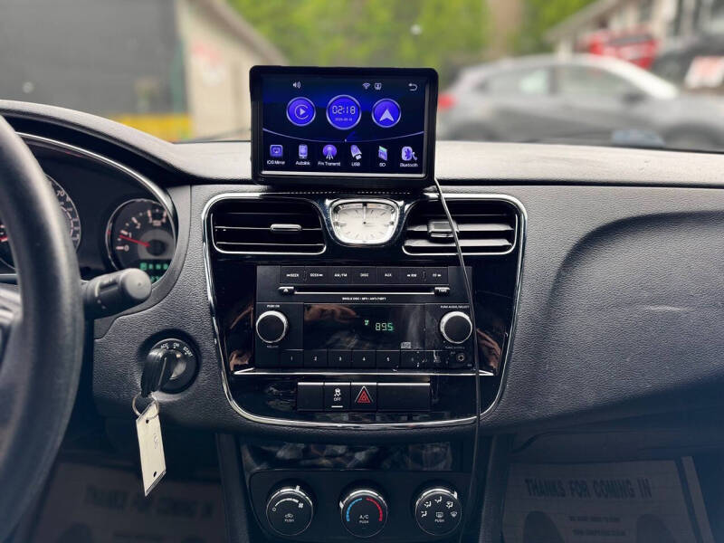 2014 Chrysler 200 LX