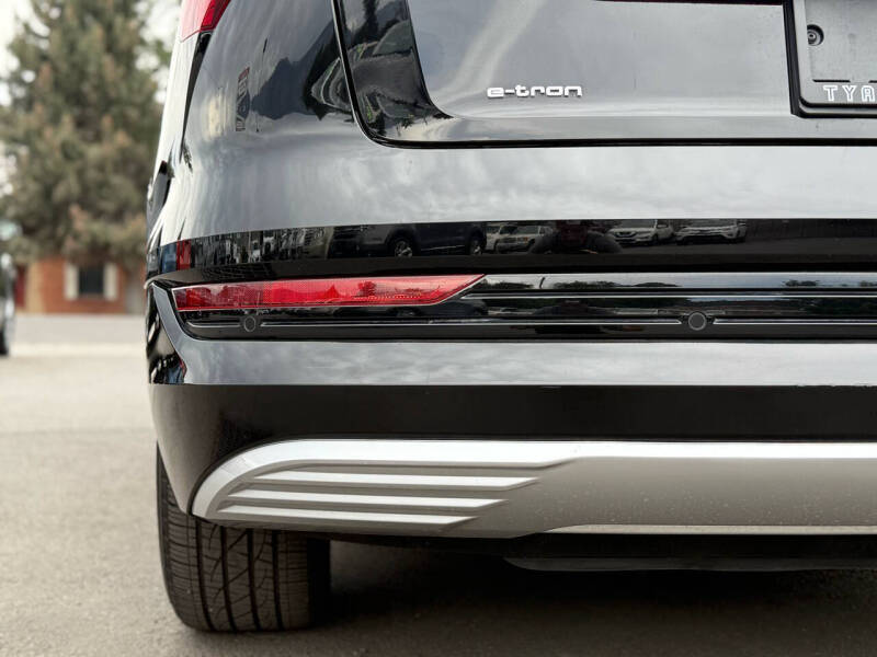 2019 Audi e-tron quattro Premium Plus