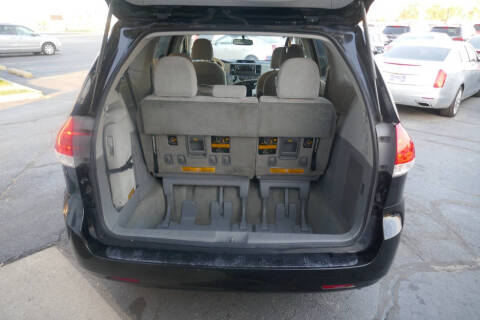 2013 Toyota Sienna LE 8-Passenger