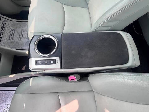 2013 Toyota Prius v Five
