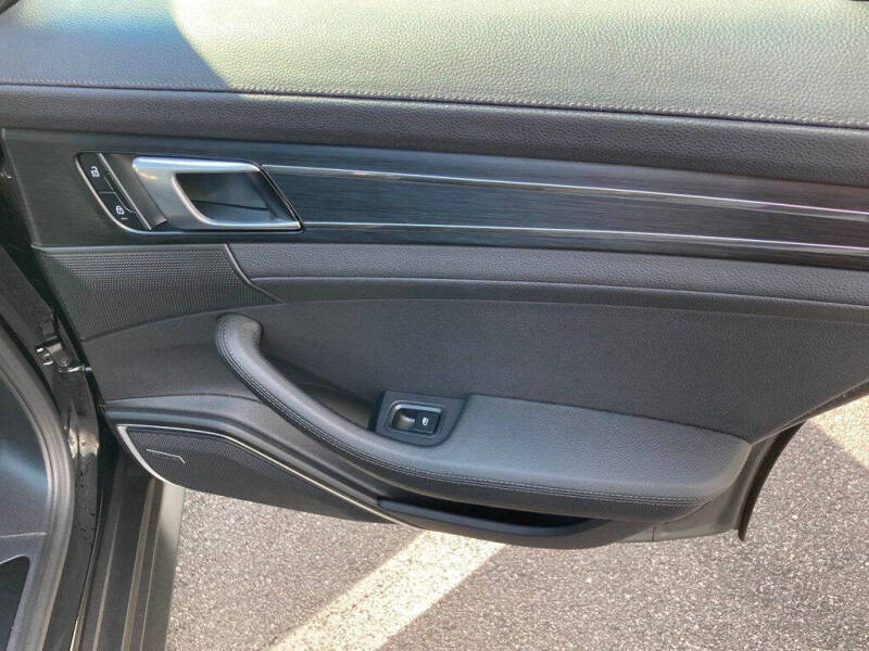 2023 Porsche Panamera 4 Platinum Edition