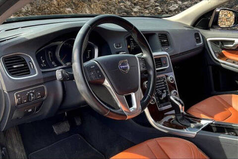 2015 Volvo V60 Cross Country T5