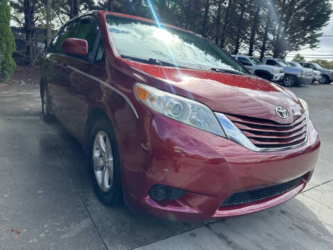 2015 Toyota Sienna LE 7-Passenger Auto Access Seat