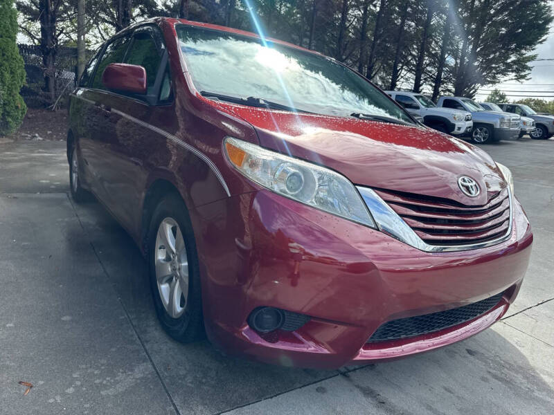 2015 Toyota Sienna LE 7-Passenger Auto Access Seat