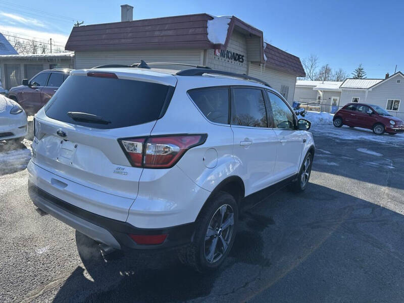 2018 Ford Escape SEL photo 4
