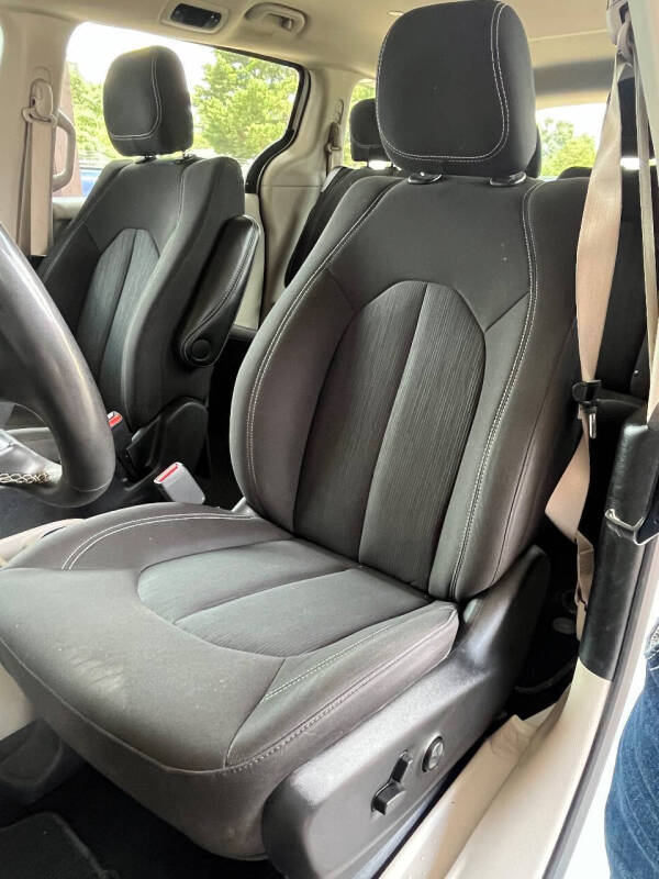2024 Chrysler Voyager LX