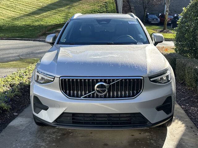 2025 Volvo XC40 B5 Core Bright Theme