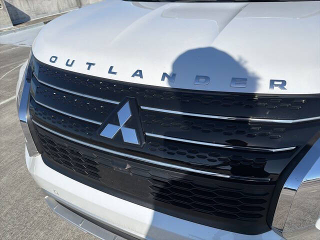 2023 Mitsubishi Outlander SE