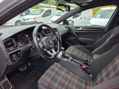 2017 Volkswagen Golf GTI Sport