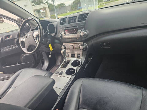 2011 Toyota Highlander SE