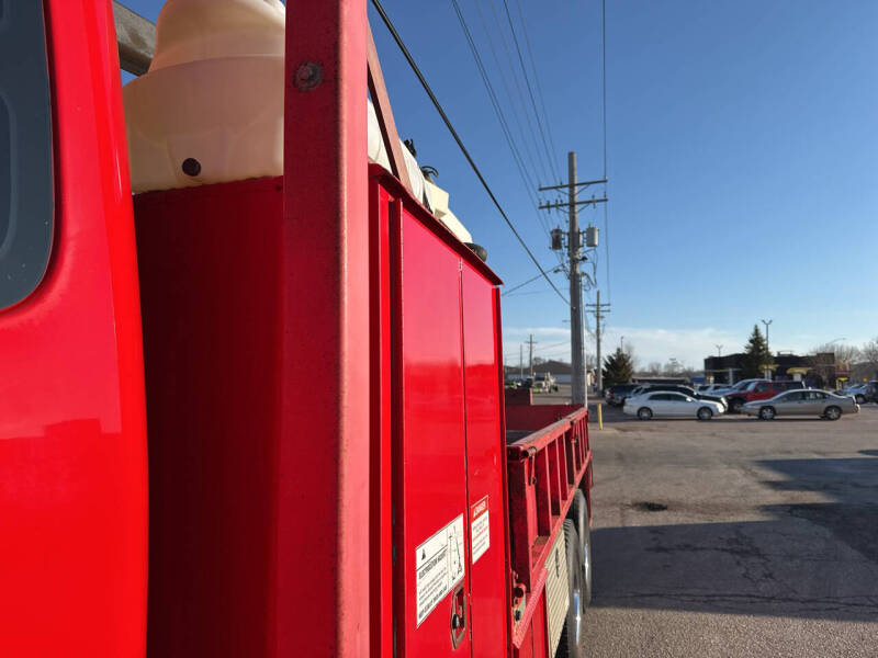 2005 Freightliner M2 106