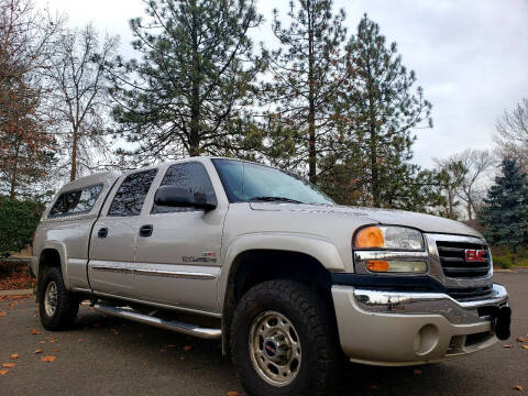 2005 GMC Sierra 2500HD for sale at Viking Motors in Medford OR