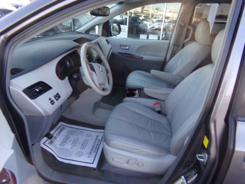 2011 Toyota Sienna XLE 7-Passenger Auto Access Seat