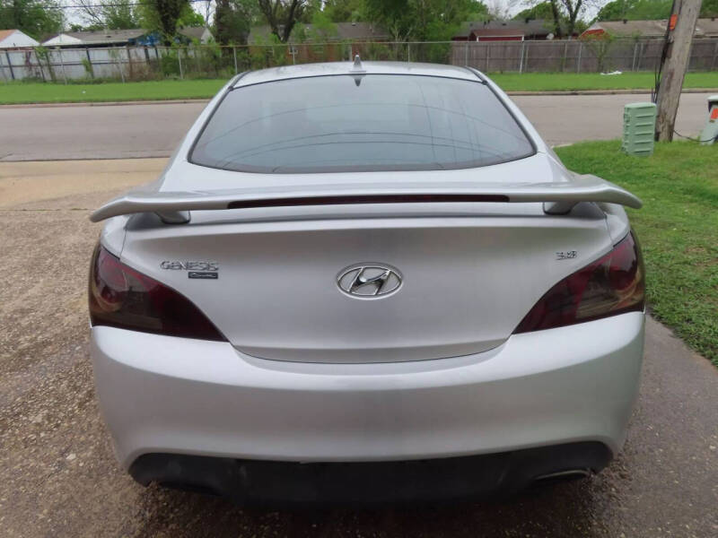 2012 Hyundai Genesis Coupe 3.8 Track