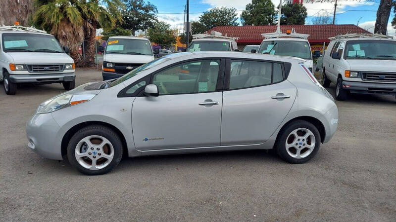2011 Nissan LEAF SV