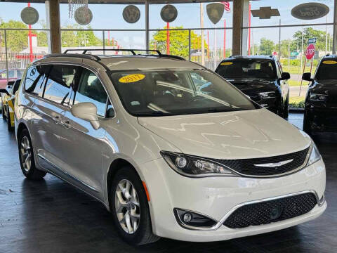2017 Chrysler Pacifica Touring-L Plus