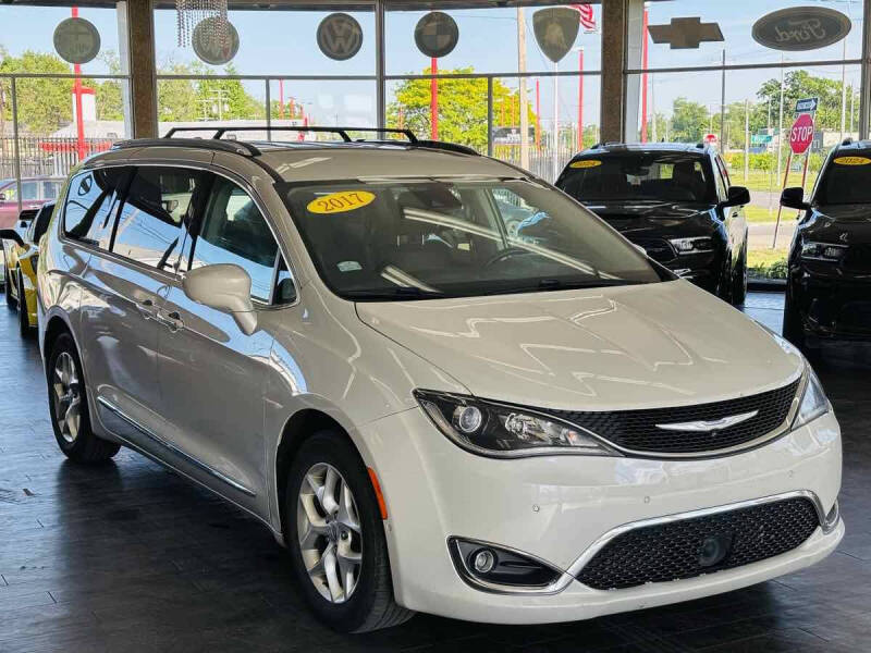 2017 Chrysler Pacifica Touring-L Plus