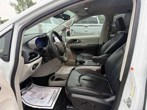 2023 Chrysler Pacifica Touring L