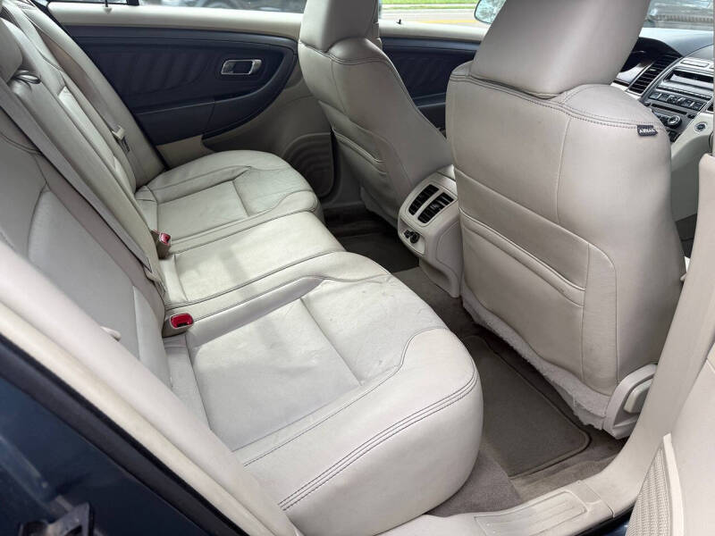 2010 Ford Taurus SEL