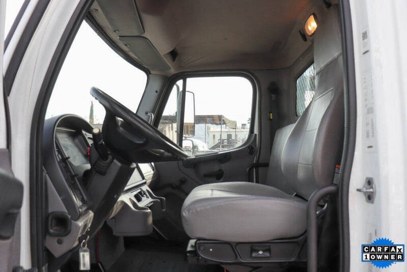 2019 Freightliner M2 106