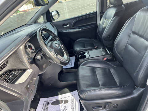 2016 Toyota Sienna SE Premium 8-Passenger