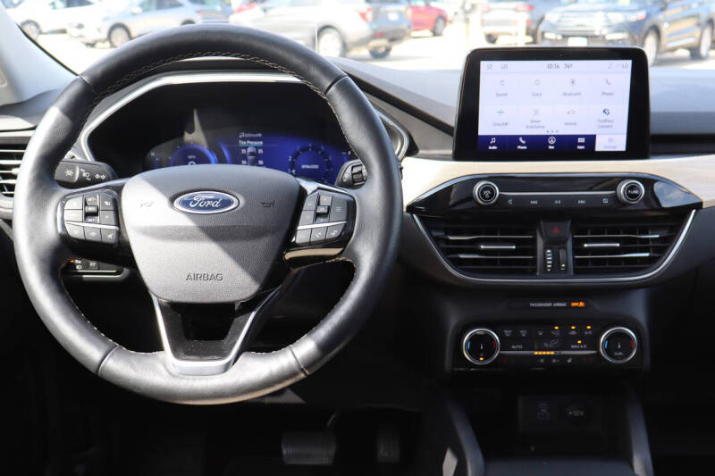 2022 Ford Escape Titanium