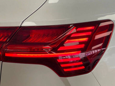 2022 Audi e-tron quattro Premium Plus