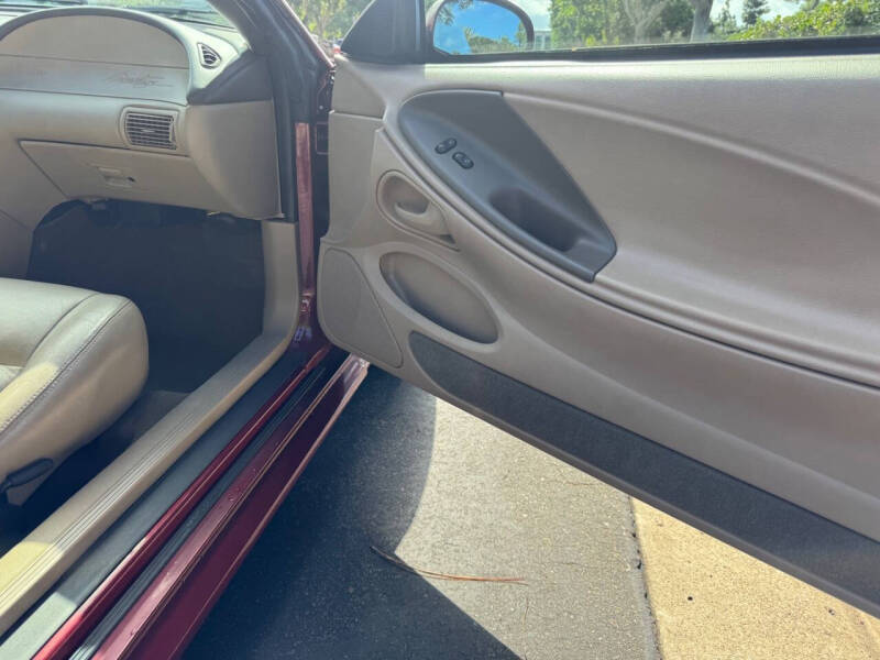 2004 Ford Mustang GT Deluxe