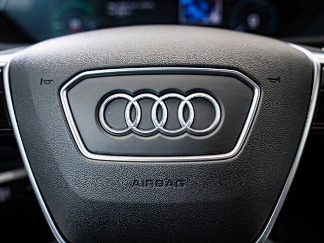2022 Audi e-tron quattro Premium