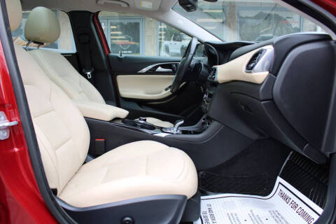 2017 Infiniti QX30 Premium