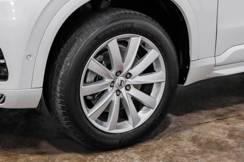 2017 Volvo XC90 T6 Momentum