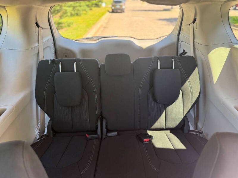 2022 Chrysler Voyager LX