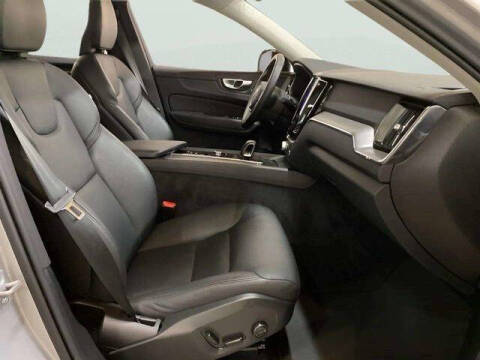 2025 Volvo XC60 B5 Core Dark Theme