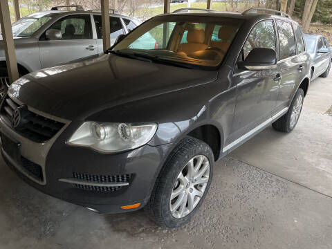 2010 Volkswagen Touareg for sale at Apple Auto Sales Inc in Camillus NY