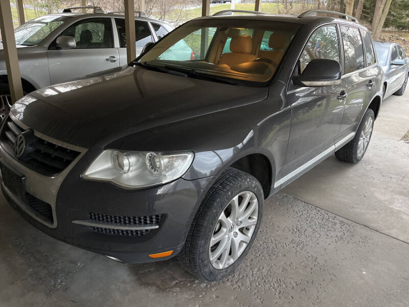 2010 Volkswagen Touareg for sale at Apple Auto Sales Inc in Camillus NY