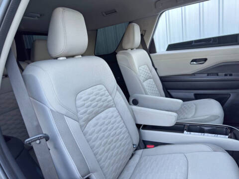 2022 Nissan Pathfinder SV