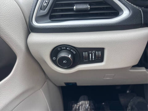 2024 Chrysler Pacifica Plug-In Hybrid Select
