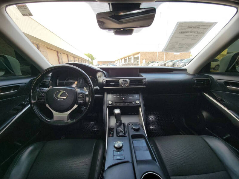 2017 Lexus IS 200t