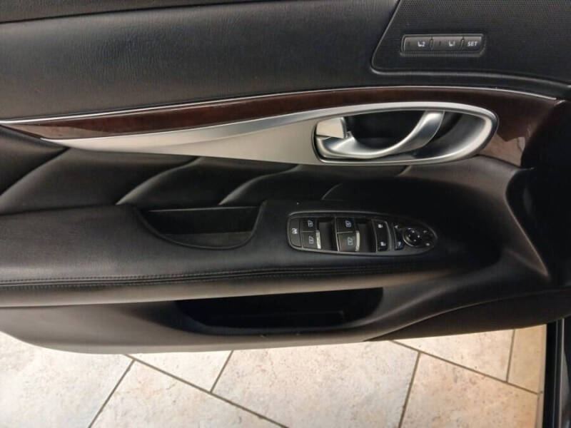 2014 Infiniti Q70 3.7