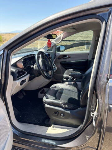2017 Chrysler Pacifica Touring-L