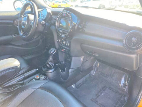 2017 MINI Hardtop 4 Door Cooper