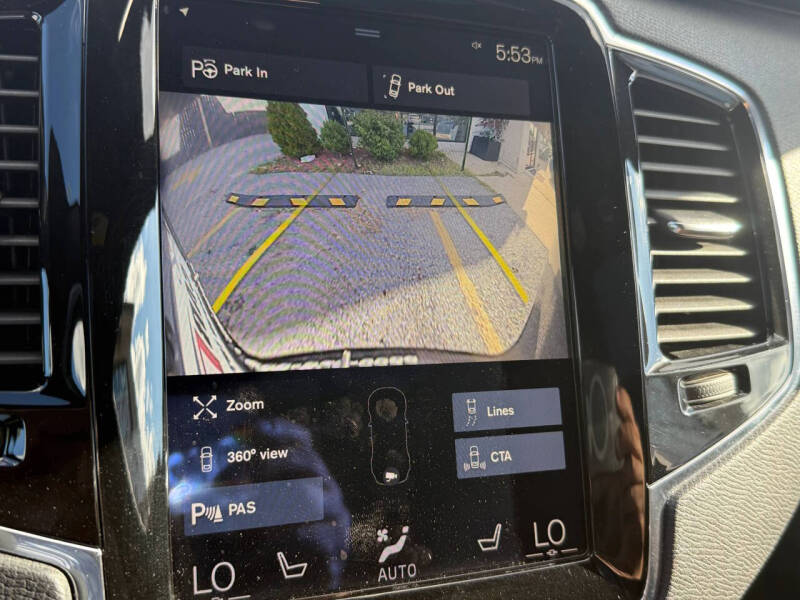 2017 Volvo XC90 T6 Momentum