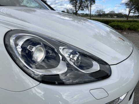 2017 Porsche Cayenne Platinum Edition