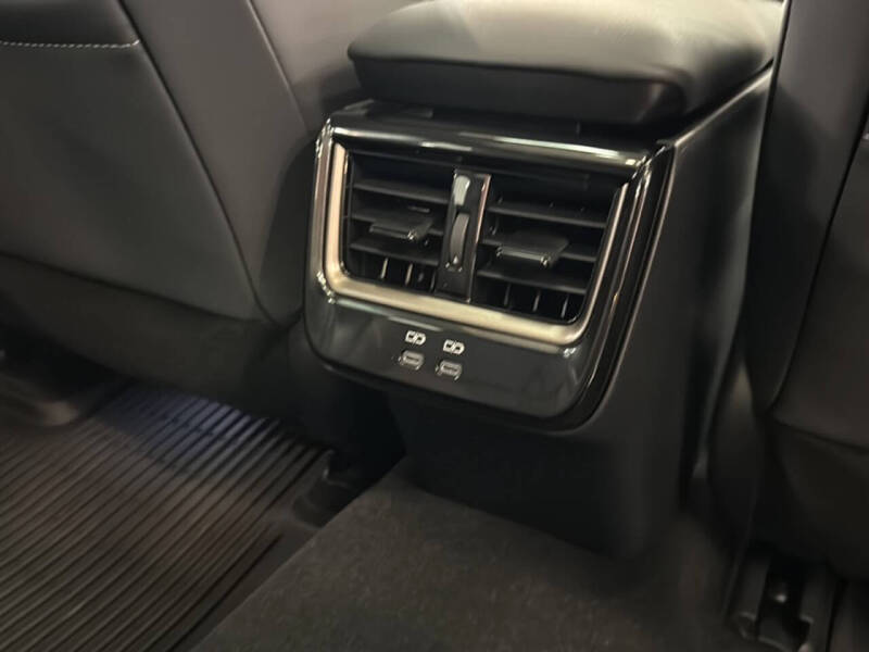 2025 Toyota Crown Signia Limited