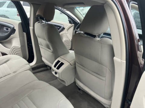 2010 Ford Taurus SE