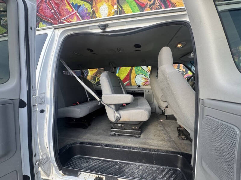 2010 Ford E-Series E-350 SD XLT